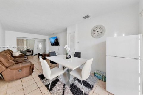 Купить виллу или дом в Майами, Флорида 3 спальни, 111.11м2, № 2026563 - фото 15