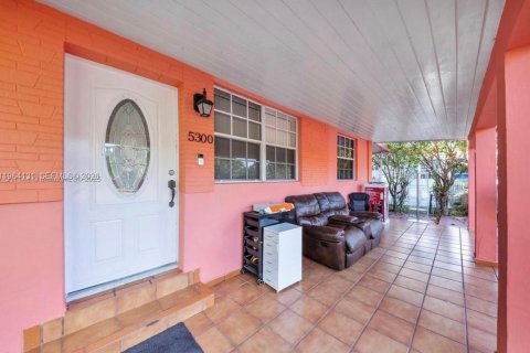 Купить виллу или дом в Майами, Флорида 3 спальни, 111.11м2, № 2026563 - фото 9