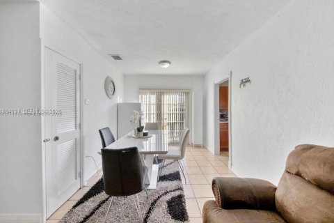 Купить виллу или дом в Майами, Флорида 3 спальни, 111.11м2, № 2026563 - фото 13