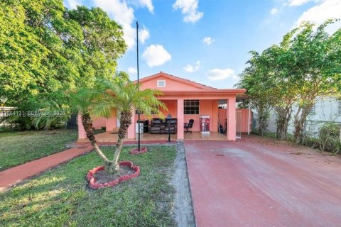 Купить виллу или дом в Майами, Флорида 3 спальни, 111.11м2, № 2026563 - фото 6