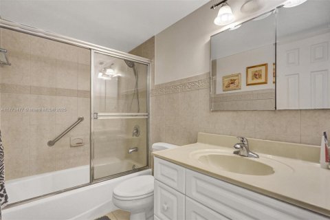 Снять в аренду кондоминиум в Халландейл-Бич, Флорида 2 спальни, 101.64м2, № 1731613 - фото 11