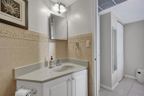 Снять в аренду кондоминиум в Халландейл-Бич, Флорида 2 спальни, 101.64м2, № 1731613 - фото 14