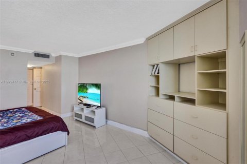 Снять в аренду кондоминиум в Халландейл-Бич, Флорида 2 спальни, 101.64м2, № 1731613 - фото 9