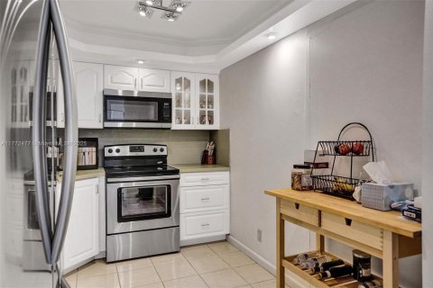 Снять в аренду кондоминиум в Халландейл-Бич, Флорида 2 спальни, 101.64м2, № 1731613 - фото 5