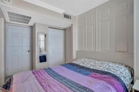 Снять в аренду кондоминиум в Халландейл-Бич, Флорида 2 спальни, 101.64м2, № 1731613 - фото 18