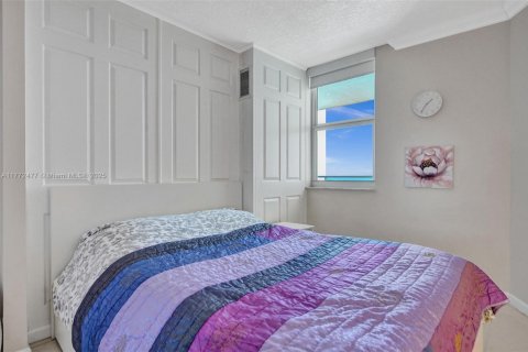 Снять в аренду кондоминиум в Халландейл-Бич, Флорида 2 спальни, 101.64м2, № 1731613 - фото 15