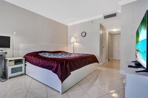 Снять в аренду кондоминиум в Халландейл-Бич, Флорида 2 спальни, 101.64м2, № 1731613 - фото 8