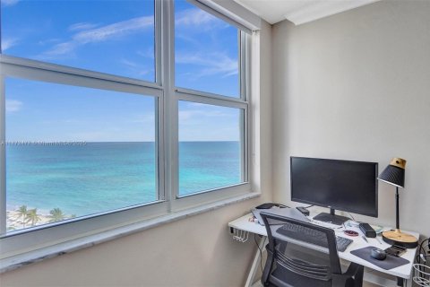 Снять в аренду кондоминиум в Халландейл-Бич, Флорида 2 спальни, 101.64м2, № 1731613 - фото 4