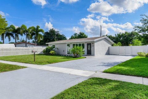 Villa ou maison à Fort Lauderdale, Floride 3 chambres, 109.25 m2 № 2397873
