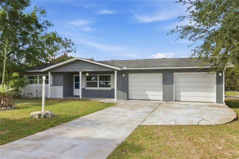 House in Beverly Hills, Florida 3 bedrooms, 128.95 sq.m. № 2275757