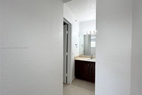 Condo in Miami, Florida, 1 bedroom № 2076389 - photo 8