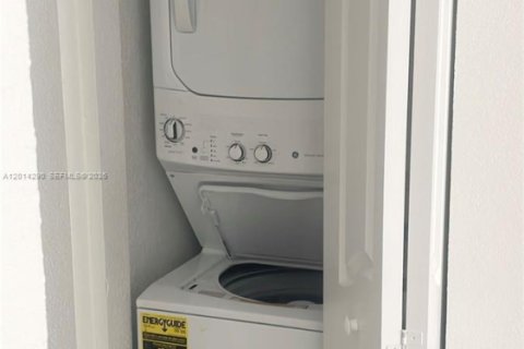 Condo in Miami, Florida, 1 bedroom № 2076389 - photo 24