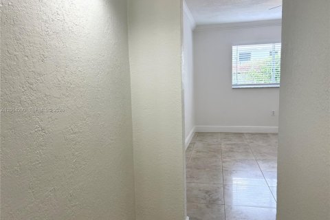 Condo in Miami, Florida, 1 bedroom № 2076389 - photo 4