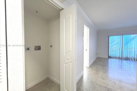 Condo in Miami, Florida, 1 bedroom № 2076389 - photo 23