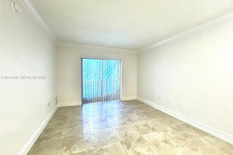 Condo in Miami, Florida, 1 bedroom № 2076389 - photo 16