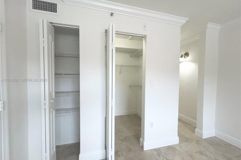 Condo in Miami, Florida, 1 bedroom № 2076389 - photo 6