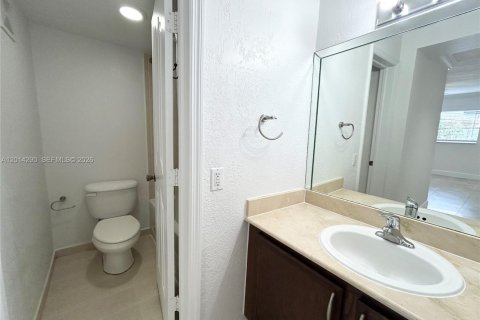 Condo in Miami, Florida, 1 bedroom № 2076389 - photo 10