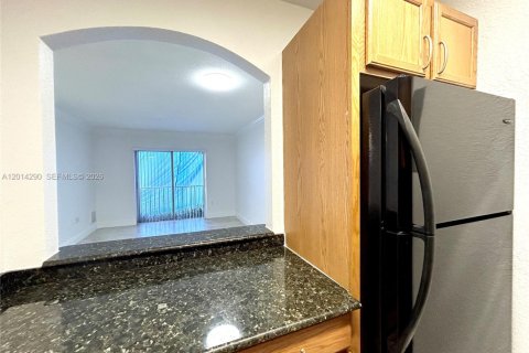 Condo in Miami, Florida, 1 bedroom № 2076389 - photo 20