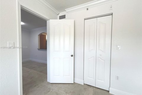 Condo in Miami, Florida, 1 bedroom № 2076389 - photo 13