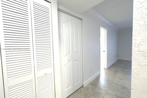 Condo in Miami, Florida, 1 bedroom № 2076389 - photo 22