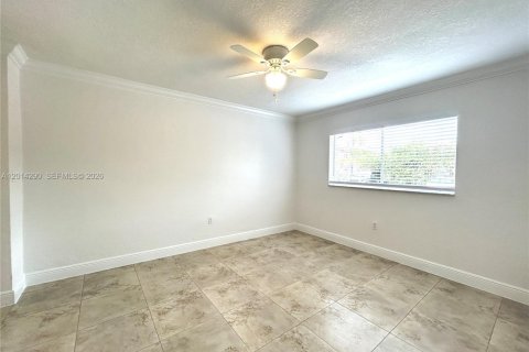 Condo in Miami, Florida, 1 bedroom № 2076389 - photo 3