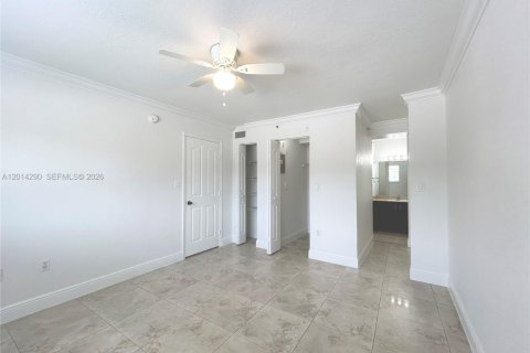 Condo in Miami, Florida, 1 bedroom № 2076389 - photo 12