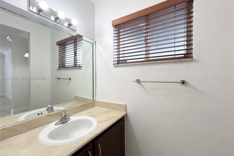 Condo in Miami, Florida, 1 bedroom № 2076389 - photo 11