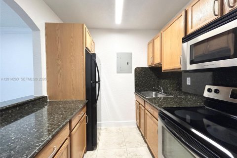 Condo in Miami, Florida, 1 bedroom № 2076389 - photo 19