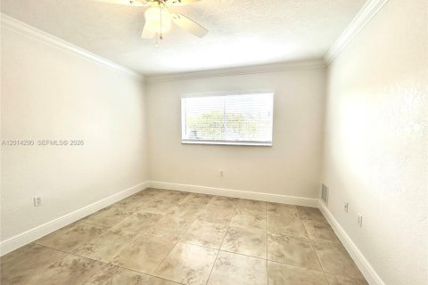 Condo in Miami, Florida, 1 bedroom № 2076389 - photo 2