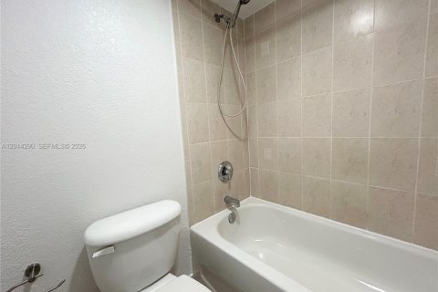 Condo in Miami, Florida, 1 bedroom № 2076389 - photo 9