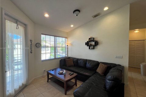 Townhouse in Riviera Beach, Florida 2 bedrooms, 94.95 sq.m. № 1975756 - photo 15