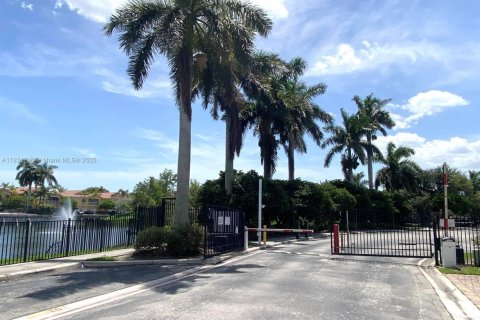 Townhouse in Riviera Beach, Florida 2 bedrooms, 94.95 sq.m. № 1975756 - photo 4