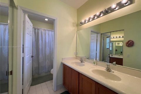 Townhouse in Riviera Beach, Florida 2 bedrooms, 94.95 sq.m. № 1975756 - photo 9