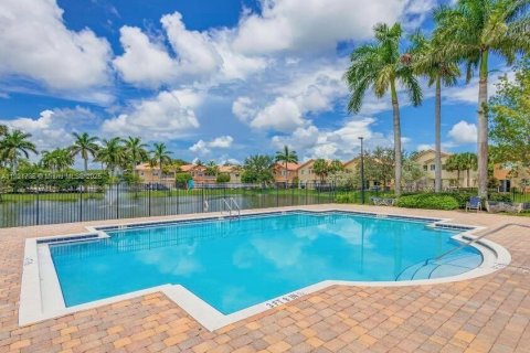 Townhouse in Riviera Beach, Florida 2 bedrooms, 94.95 sq.m. № 1975756 - photo 24