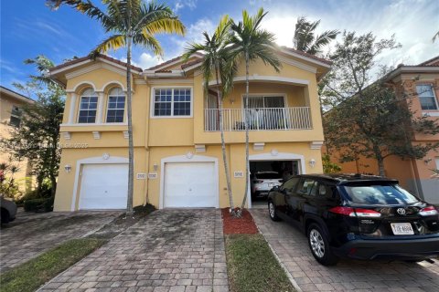 Townhouse in Riviera Beach, Florida 2 bedrooms, 94.95 sq.m. № 1975756 - photo 1