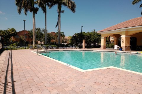 Townhouse in Riviera Beach, Florida 2 bedrooms, 94.95 sq.m. № 1975756 - photo 22