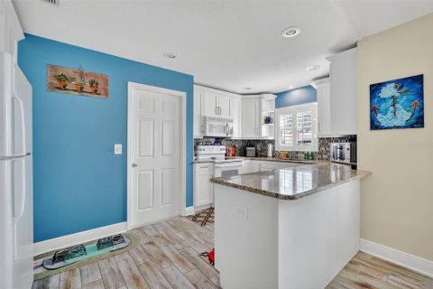 House in San Antonio, Florida 2 bedrooms, 129.88 sq.m. № 1907270 - photo 16