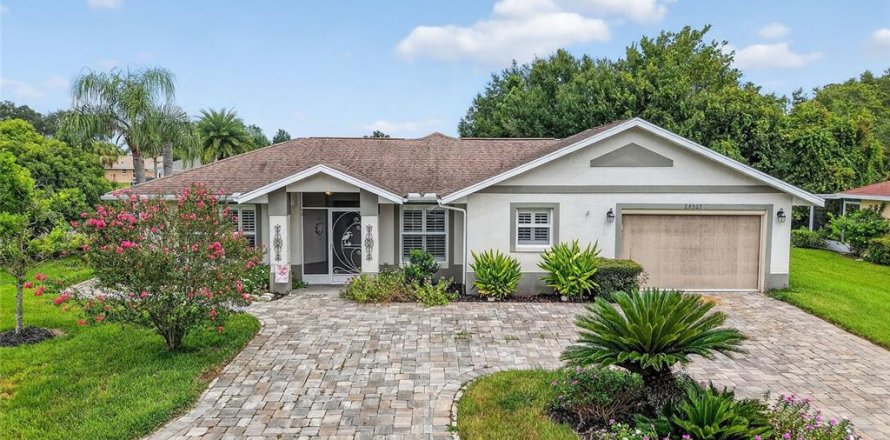 House in San Antonio, Florida 2 bedrooms, 129.88 sq.m. № 1907270