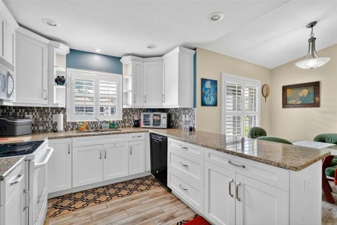 House in San Antonio, Florida 2 bedrooms, 129.88 sq.m. № 1907270 - photo 5