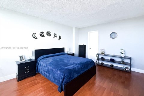 Condo in Miami, Florida, 2 bedrooms  № 2063108 - photo 15