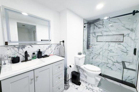 Condo in Miami, Florida, 2 bedrooms  № 2063108 - photo 19