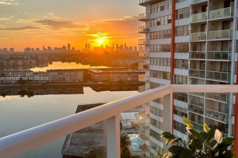 Condo in Miami, Florida, 2 bedrooms  № 2063108 - photo 5