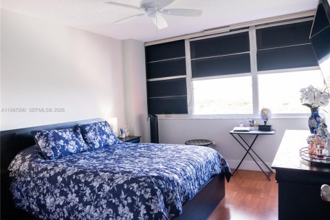 Condo in Miami, Florida, 2 bedrooms  № 2063108 - photo 14