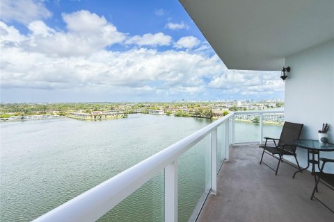 Condo in Miami, Florida, 2 bedrooms  № 2063108 - photo 20