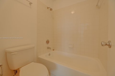 Condo in Homestead, Florida, 3 bedrooms № 1897667 - photo 17