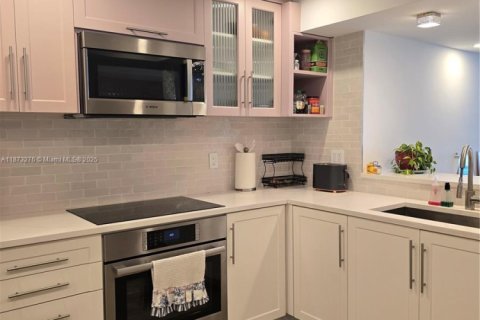 Condominio en venta en Miami Beach, Florida, 2 dormitorios, 121.7 m2 № 1980911 - foto 10