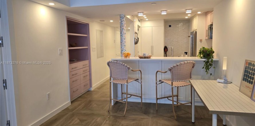 Condominio en Miami Beach, Florida, 2 dormitorios  № 1980911