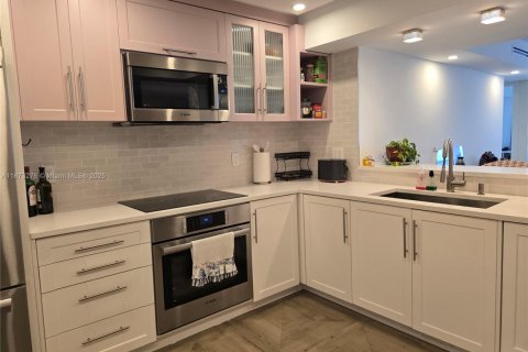 Condominio en venta en Miami Beach, Florida, 2 dormitorios, 121.7 m2 № 1980911 - foto 9