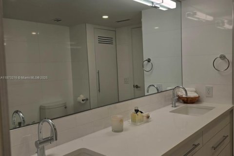 Condominio en venta en Miami Beach, Florida, 2 dormitorios, 121.7 m2 № 1980911 - foto 22