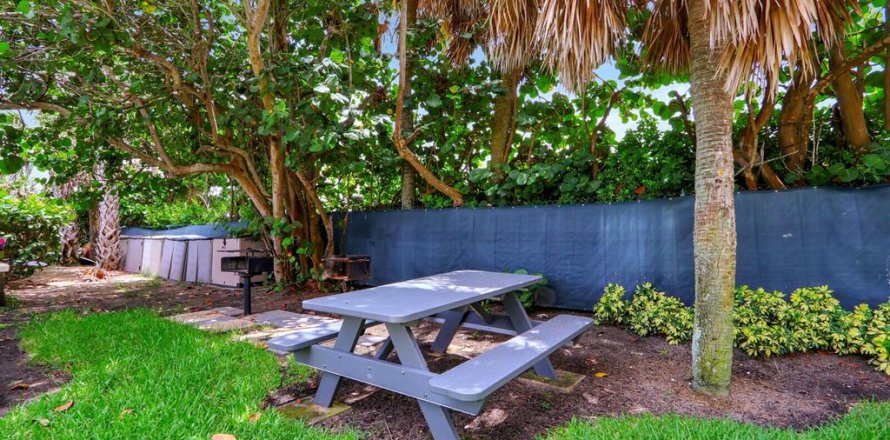 Condo in Juno Beach, Florida, 2 bedrooms  № 680485